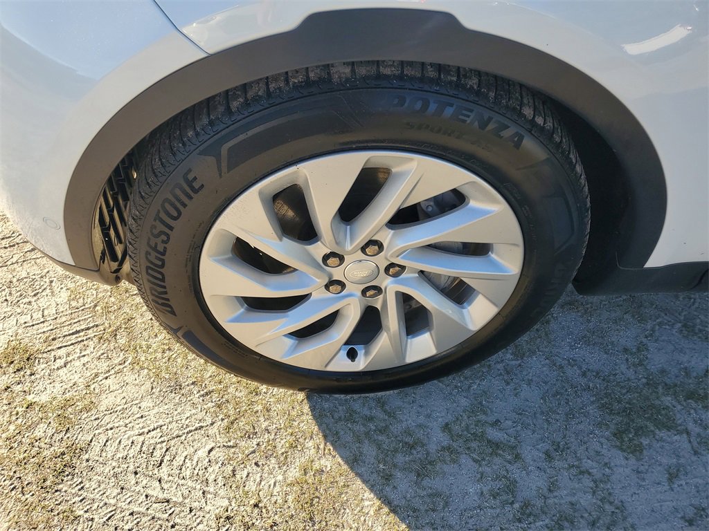 Used 2024 Land Rover Discovery S image 6