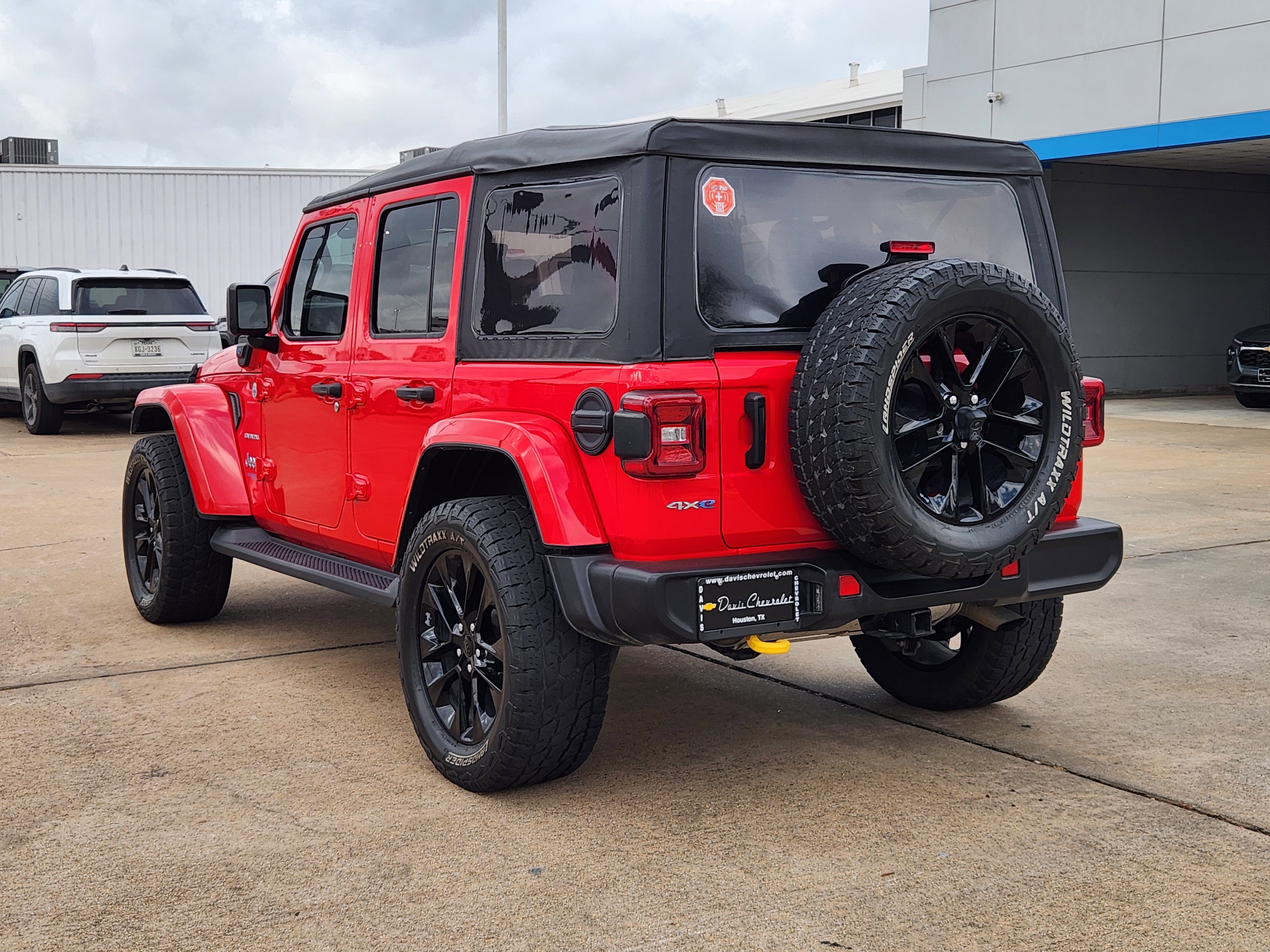 Used 2021 Jeep Wrangler Unlimited Sahara AWD/4WD image 8