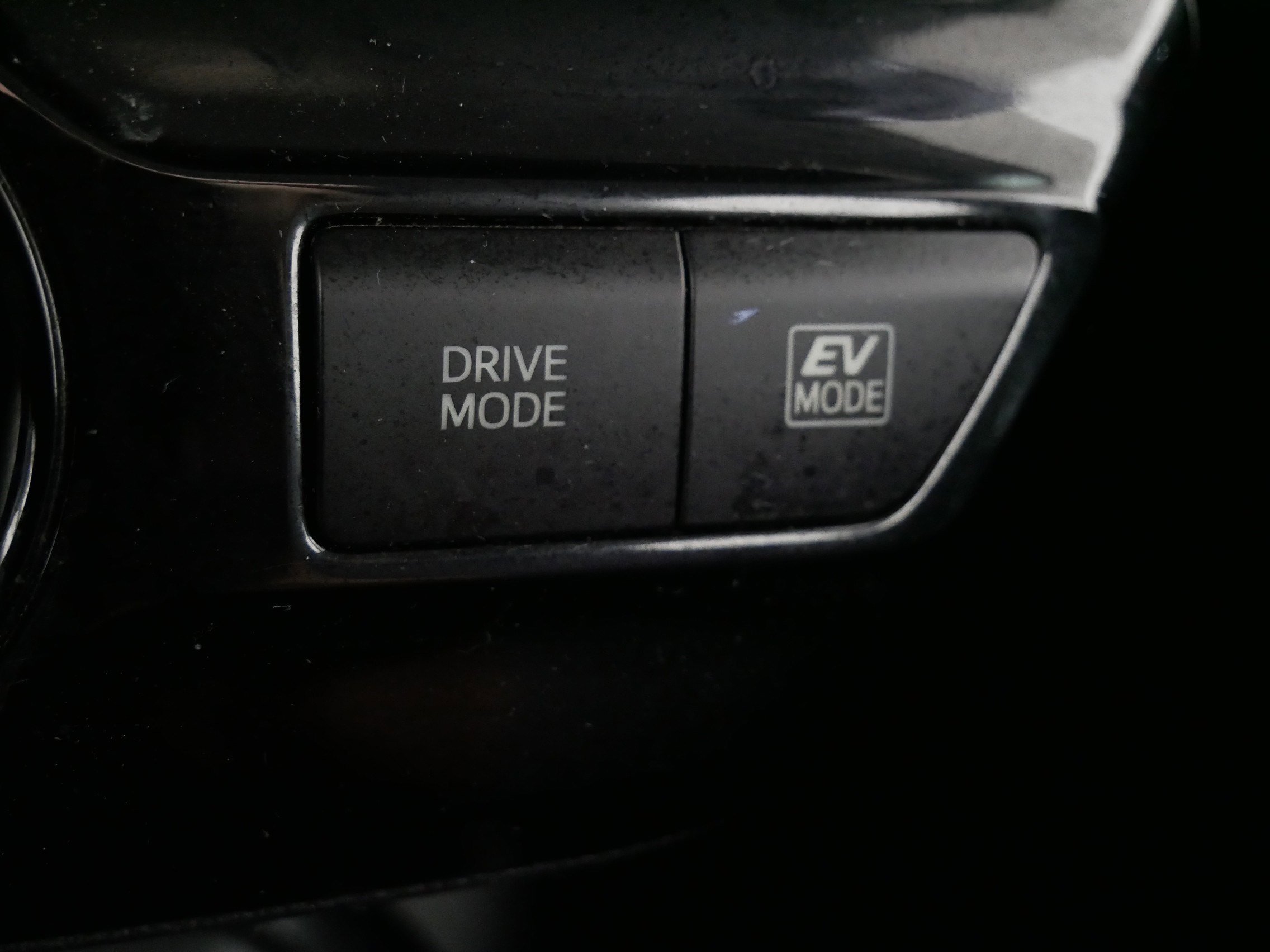 Used 2022 Toyota Prius LE image 30