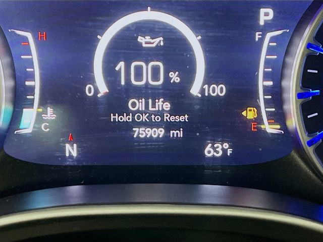 Used 2023 Chrysler Pacifica Touring-L FWD image 14