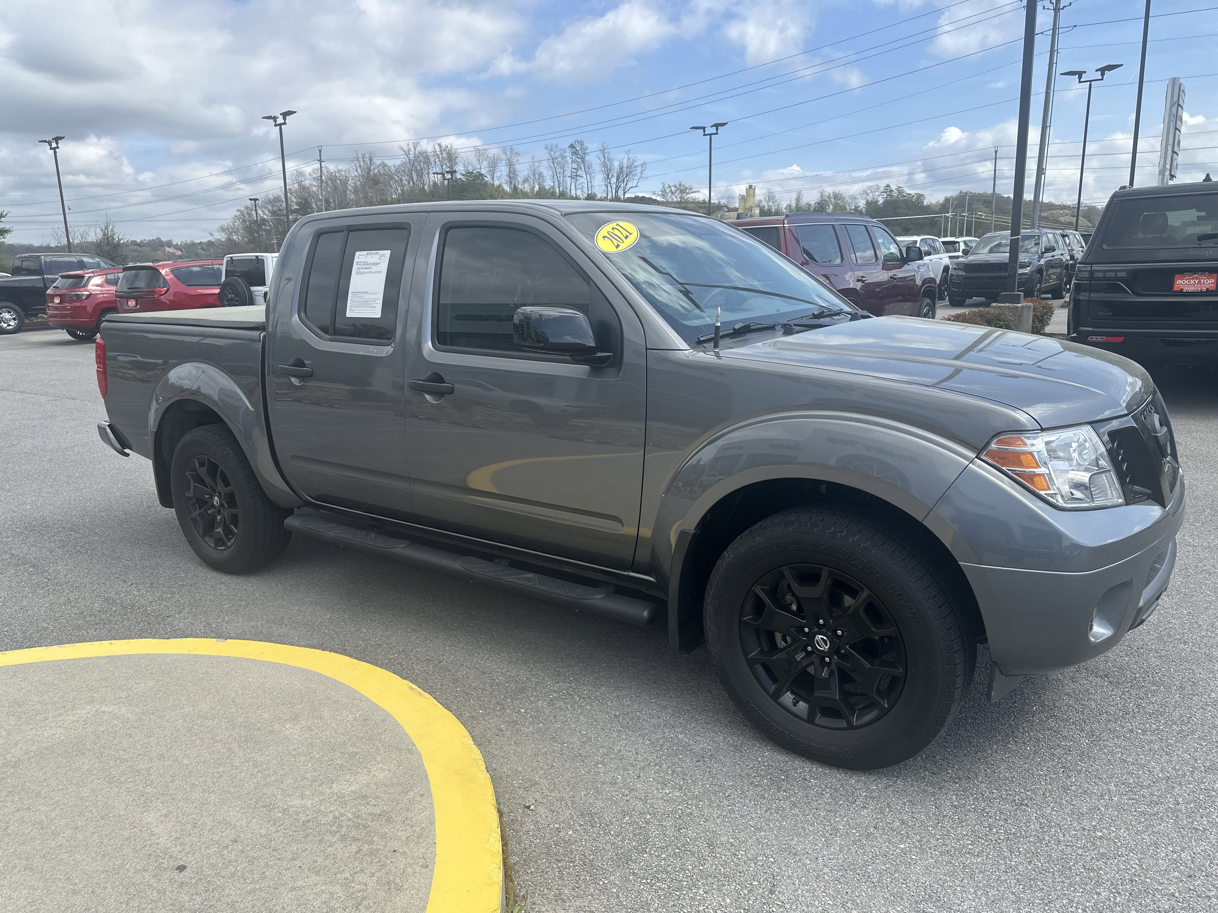 Used 2021 Nissan Frontier SV w/ Midnight Edition Floor Mats AWD/4WD image 6