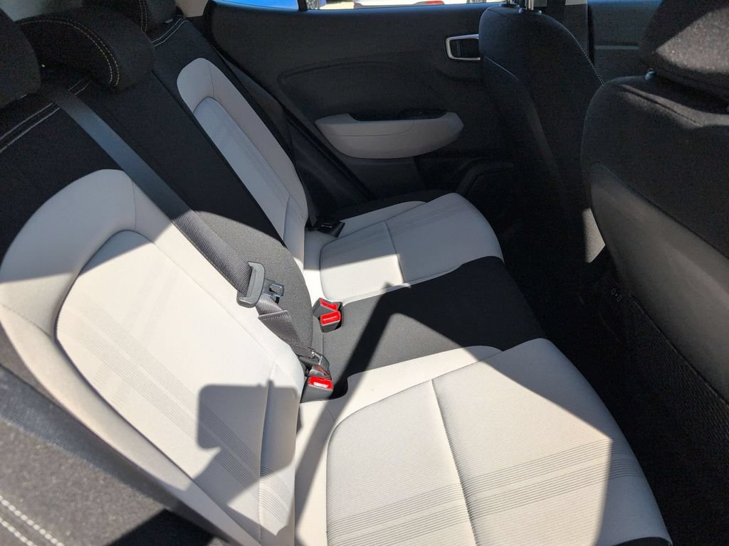 Used 2025 Hyundai Venue SEL FWD image 29