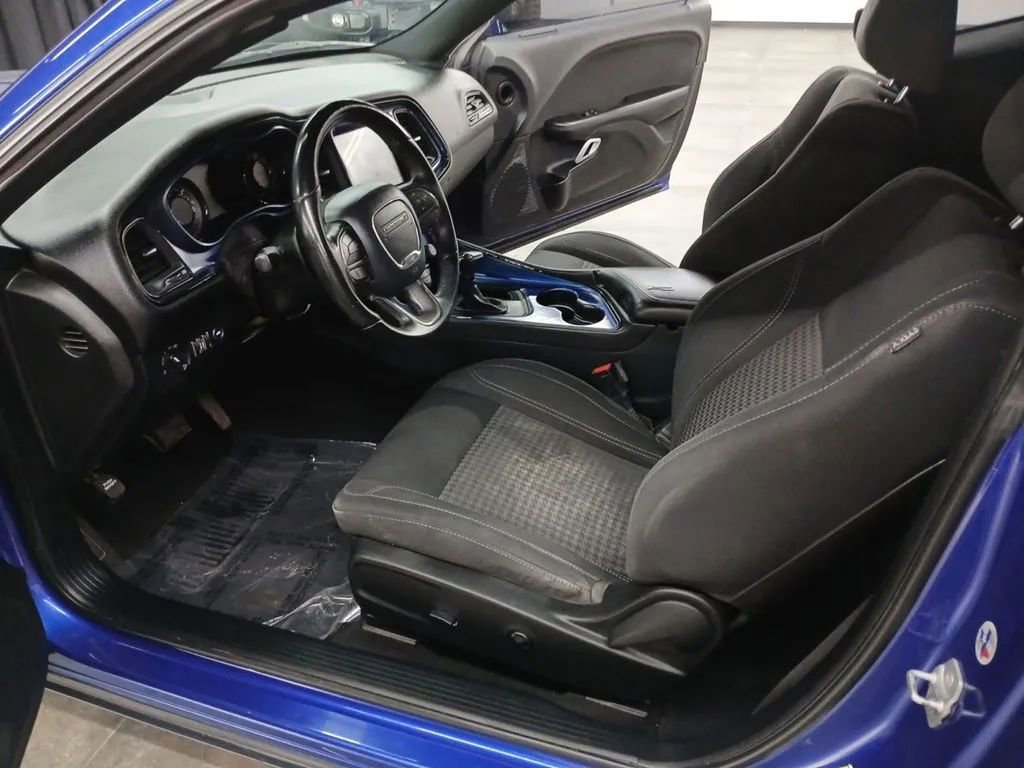 Used 2019 Dodge Challenger SXT w/ Blacktop Package RWD image 33