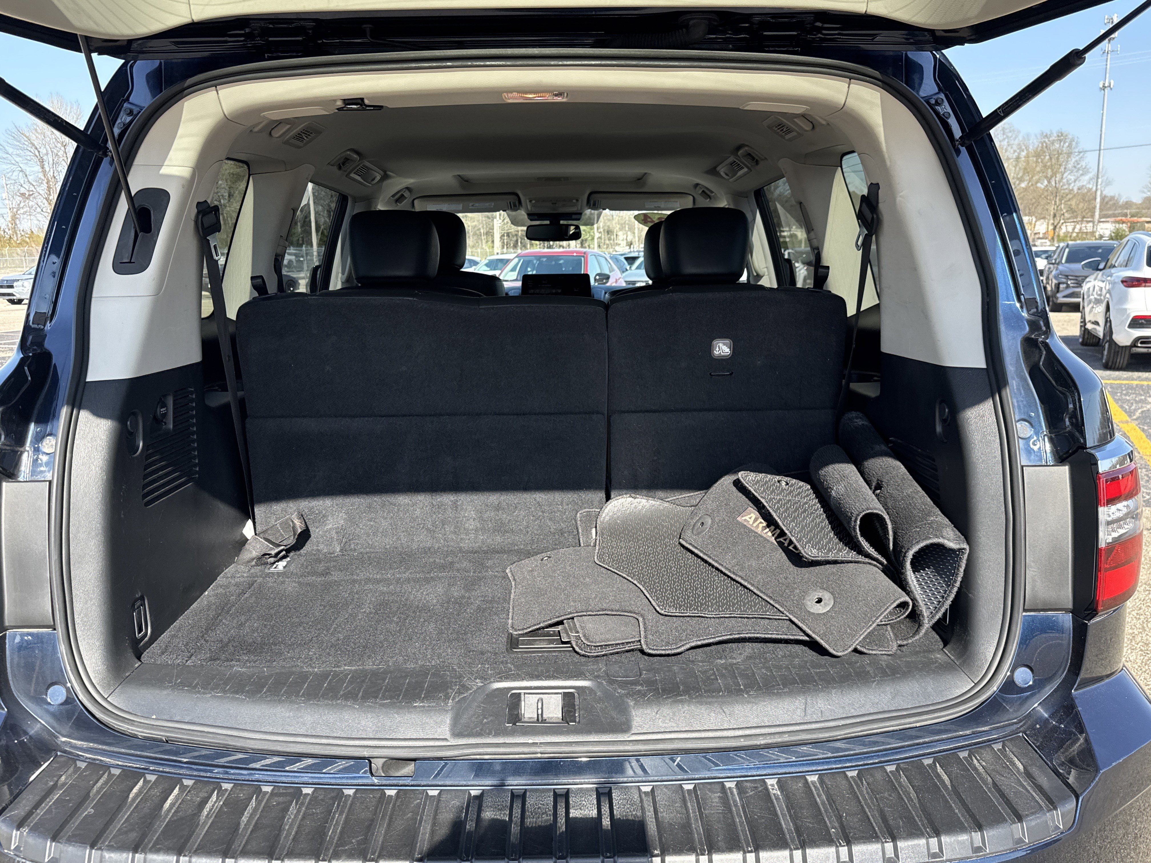 Used 2024 Nissan Armada SL w/ Captain's Chairs Package image 8