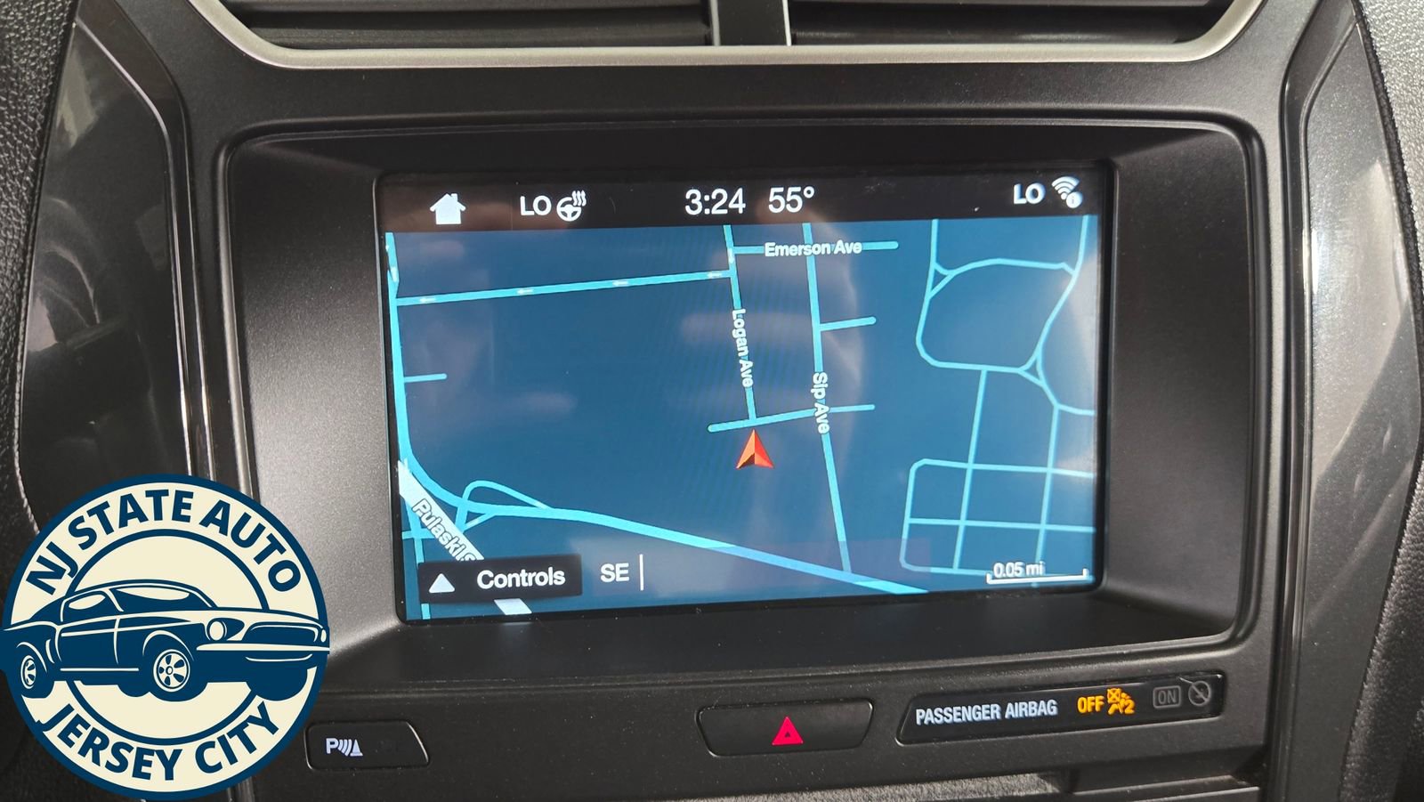 Used 2018 Ford Explorer XLT w/ Equipment Group 202A AWD/4WD image 15