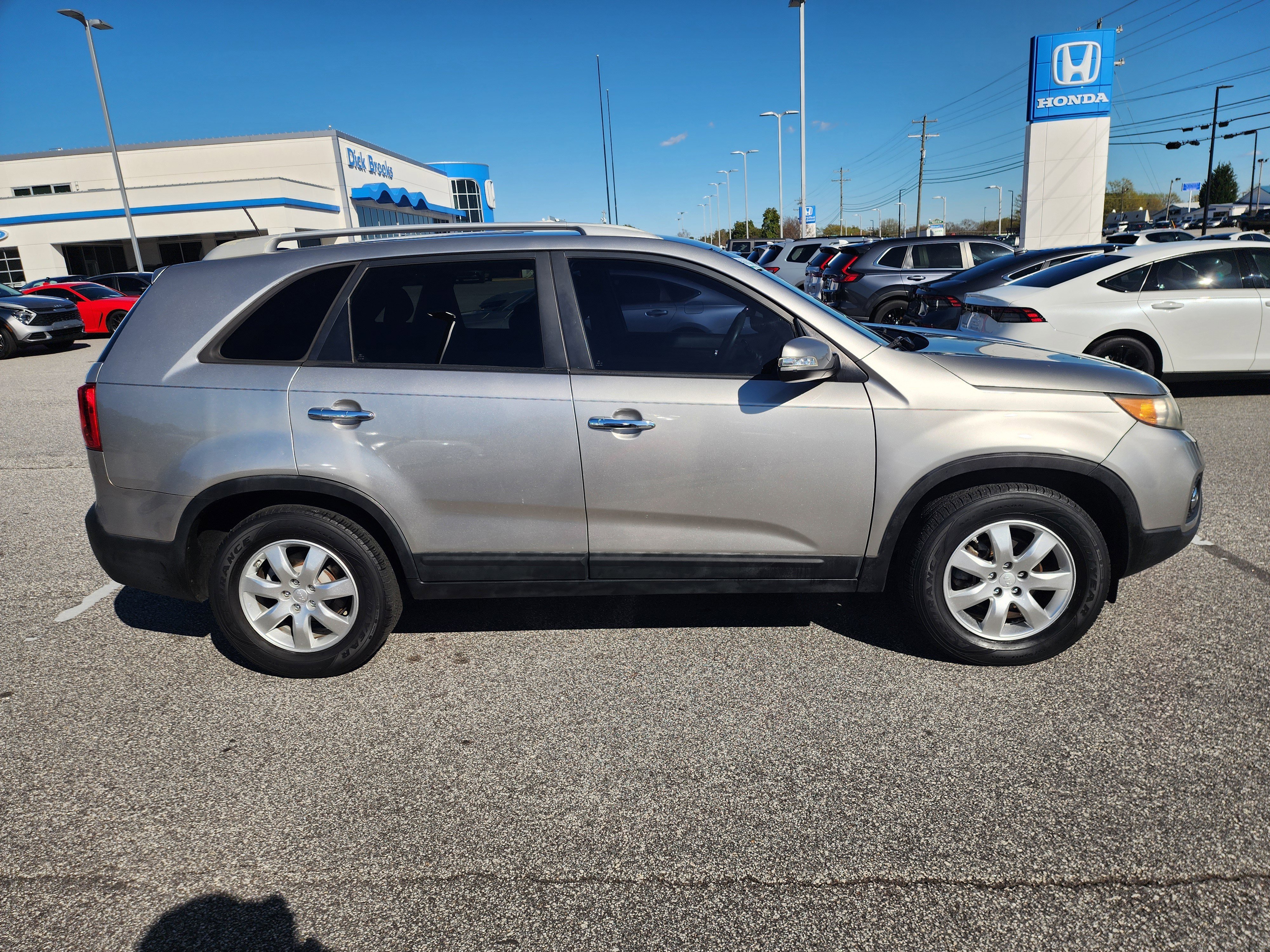 Used 2013 Kia Sorento LX w/ Convenience Pkg image 3