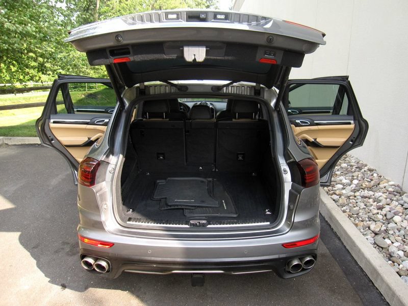 Used 2018 Porsche Cayenne S w/ Premium Package Plus AWD/4WD image 32