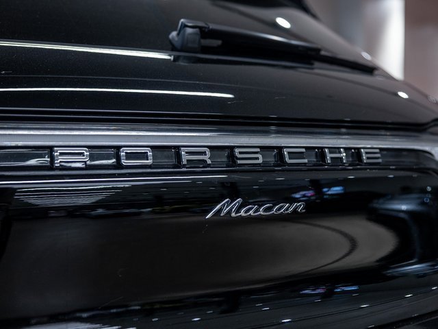 Certified 2025 Porsche Macan image 22