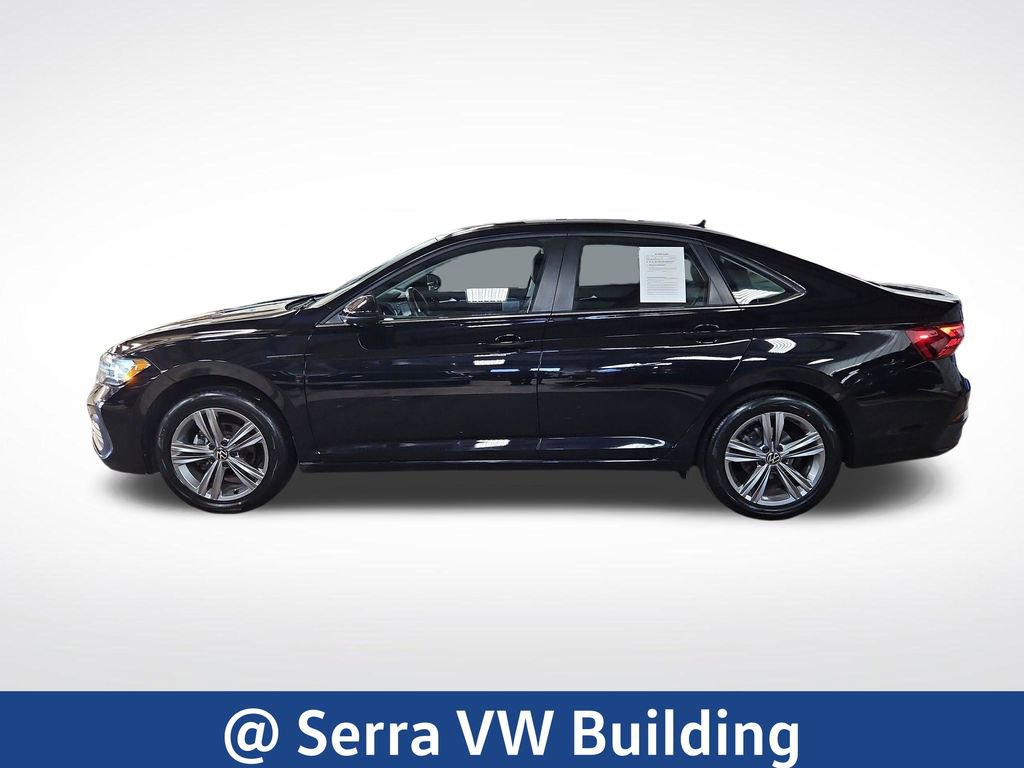Used 2023 Volkswagen Jetta SE FWD image 2