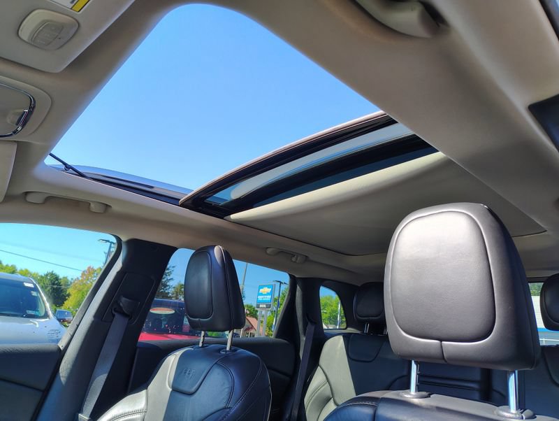 Used 2016 Jeep Cherokee Limited FWD image 10