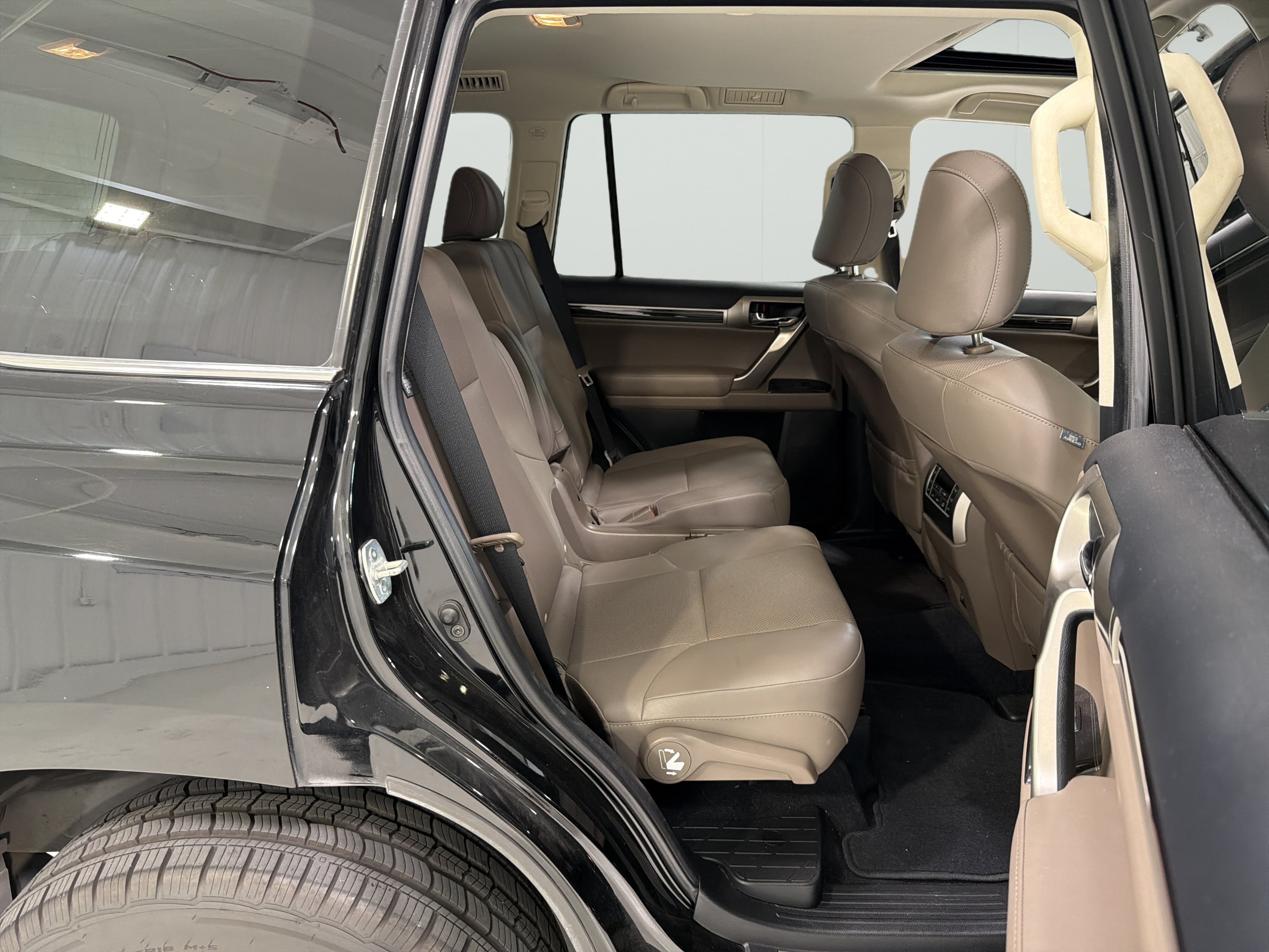 Used 2020 Lexus GX 460 Premium AWD/4WD image 14