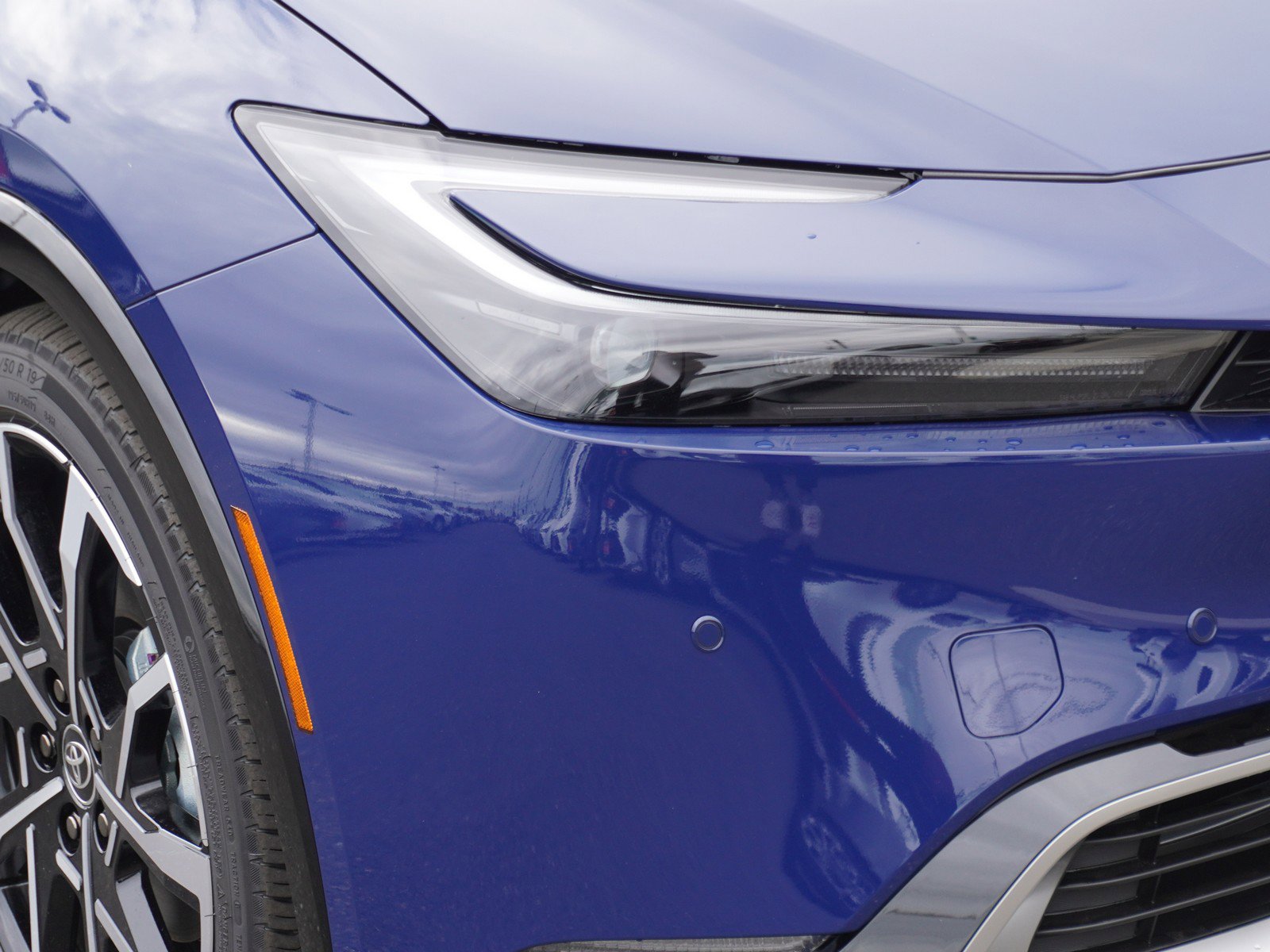 New 2026 Toyota Prius Plug-In Hybrid FWD image 3