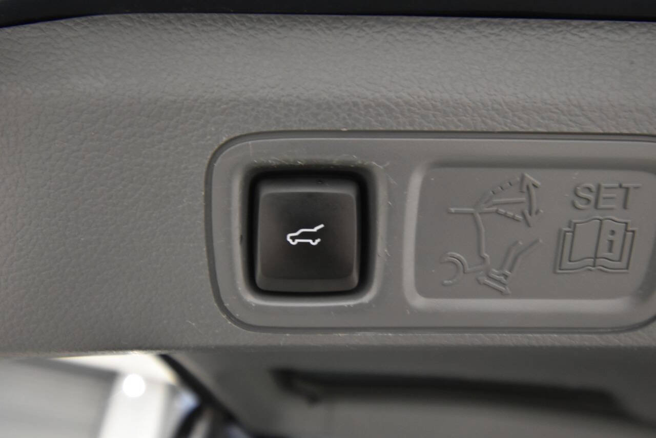 Used 2018 Lincoln Navigator Reserve w/ Technology Package image 39