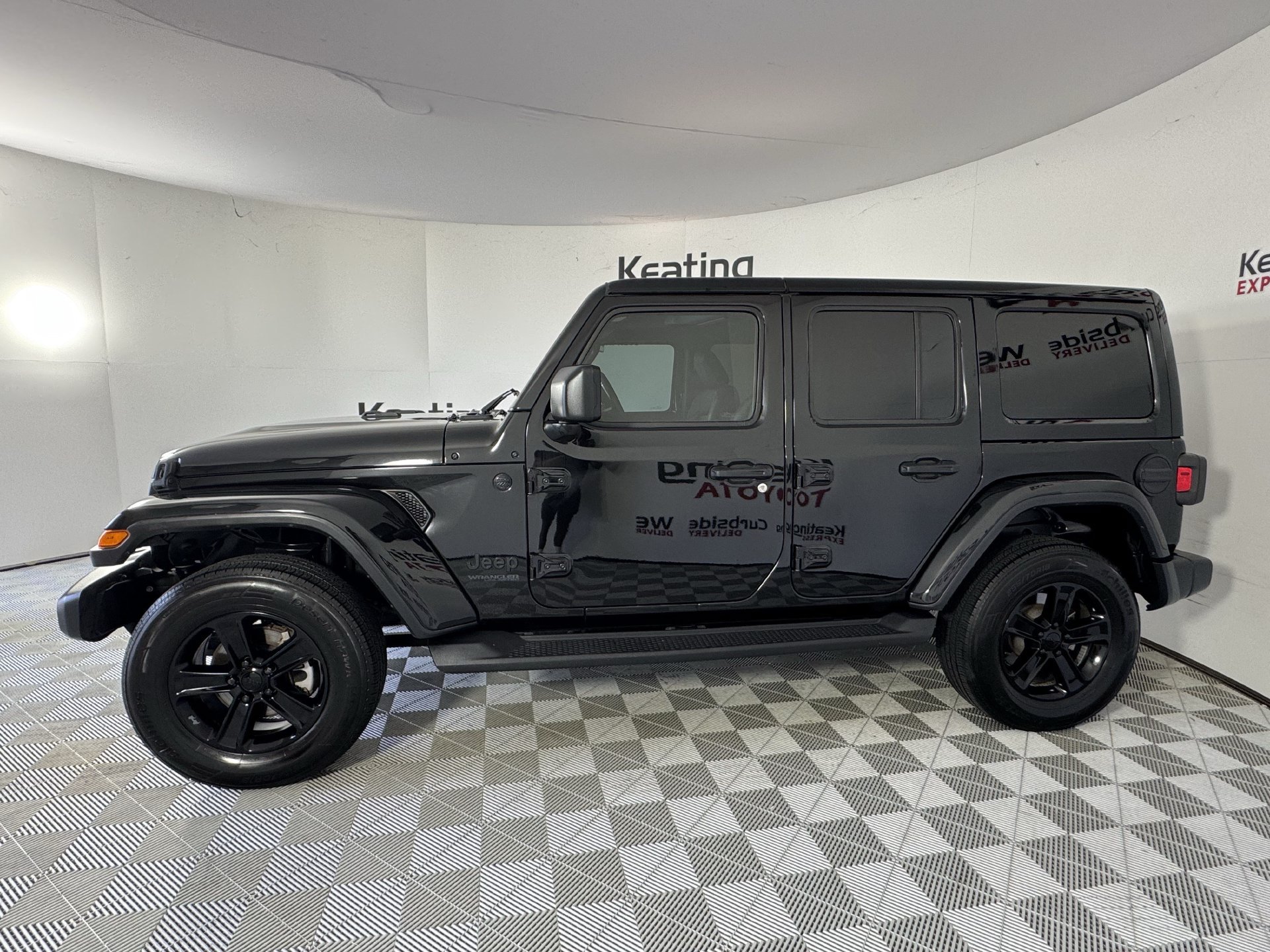 Used 2020 Jeep Wrangler Unlimited Sahara AWD/4WD image 8