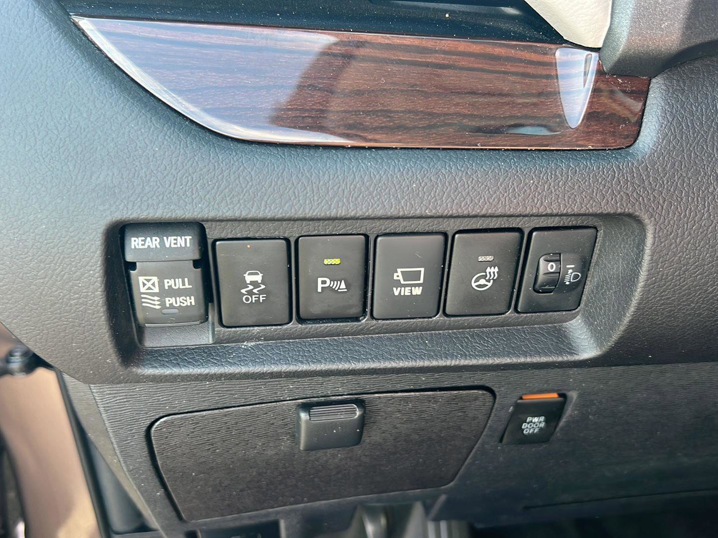 Used 2018 Toyota Sienna Limited Premium image 19