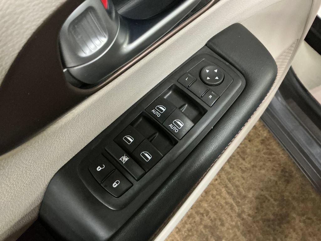 Used 2018 Chrysler Pacifica Touring Plus FWD image 16