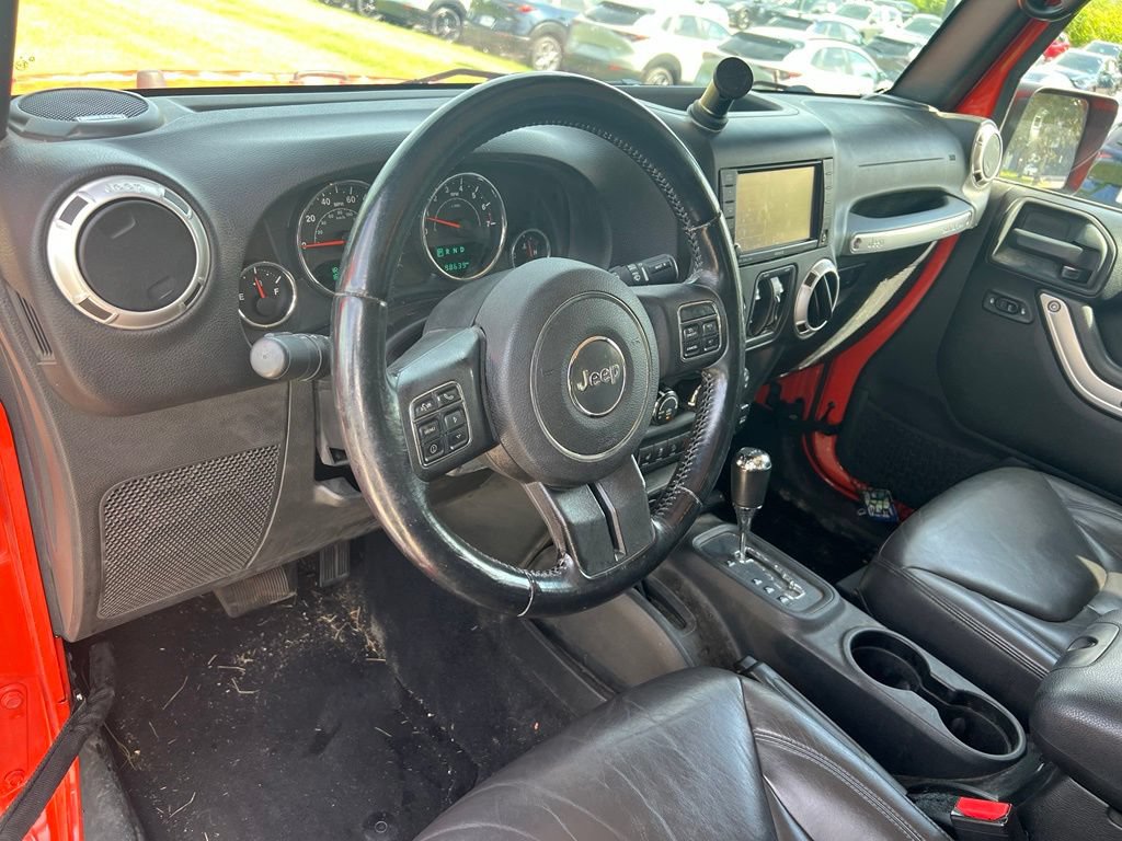 Used 2015 Jeep Wrangler Unlimited Sahara w/ Dual Top Group AWD/4WD image 18