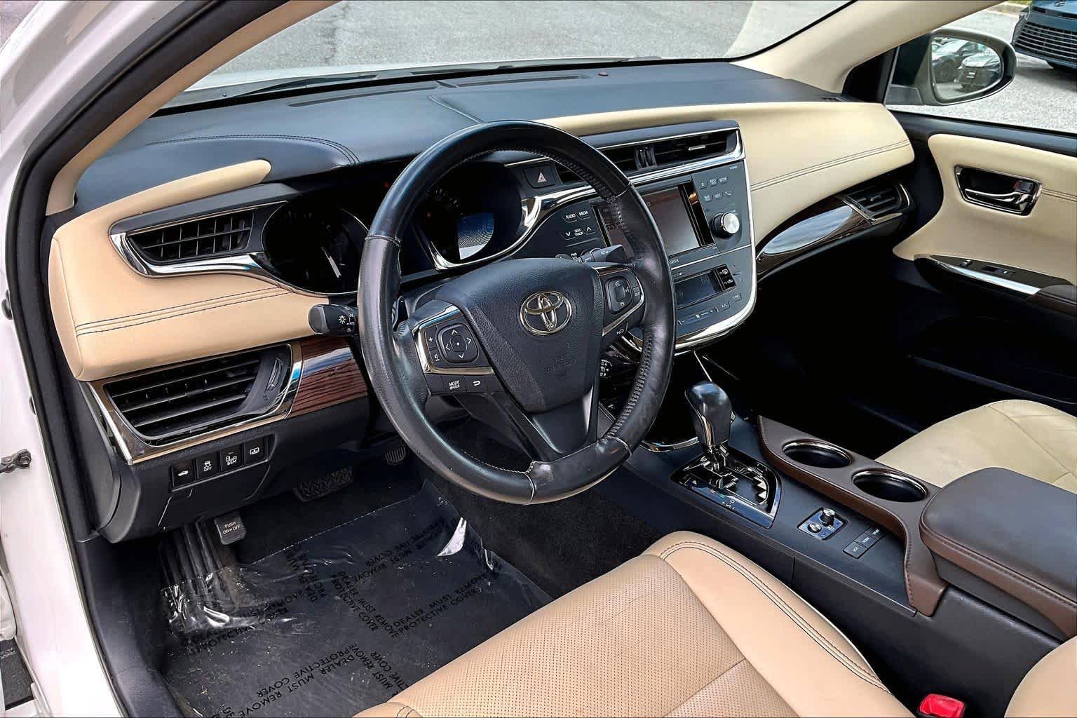 Used 2013 Toyota Avalon Limited w/ Technology Pkg FWD image 18