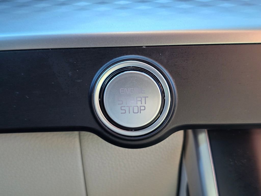 Used 2024 Kia Carnival LX FWD image 39