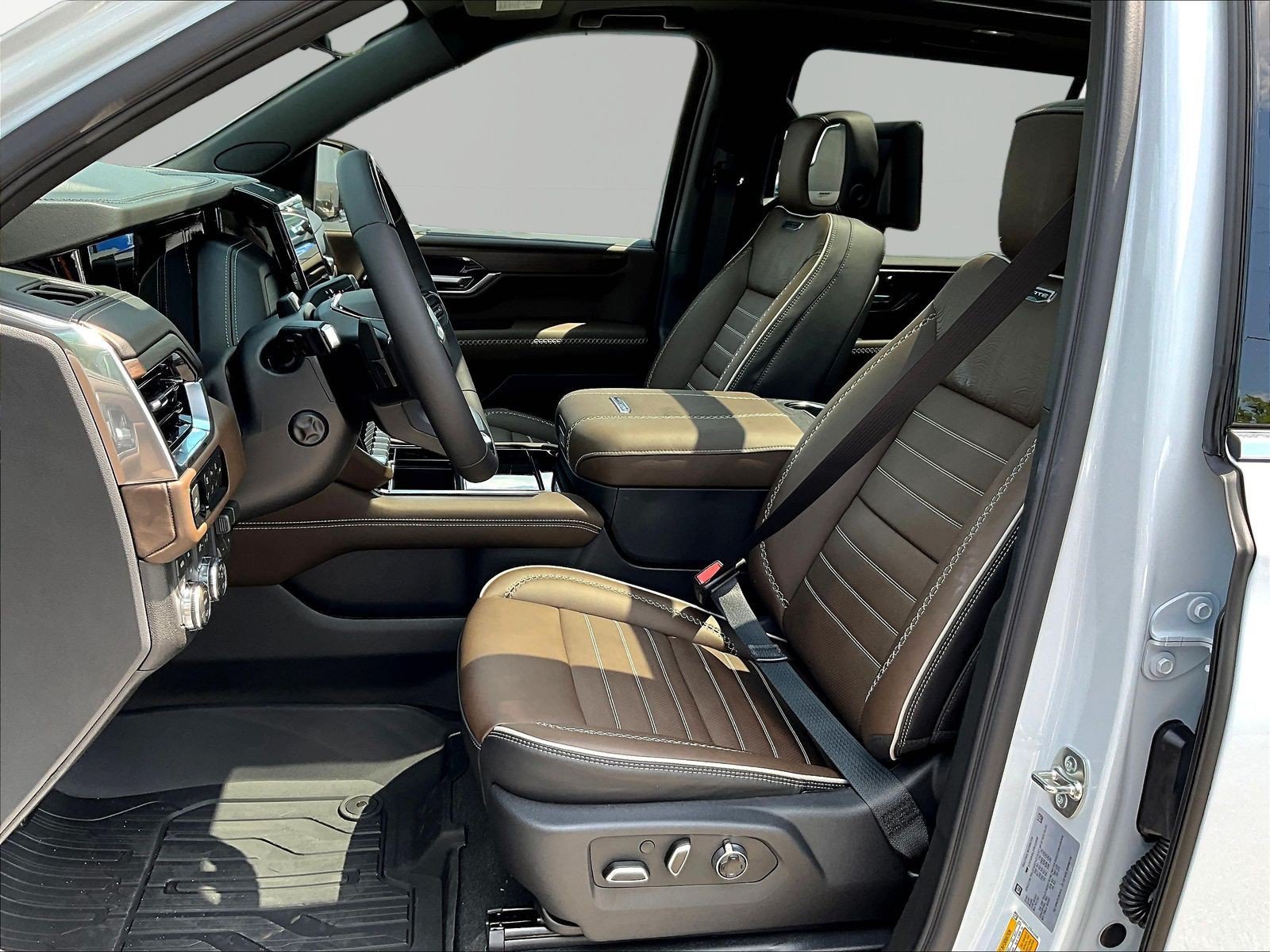 New 2026 GMC Yukon XL Denali Ultimate w/ LPO, Floor Liner Package AWD/4WD image 16
