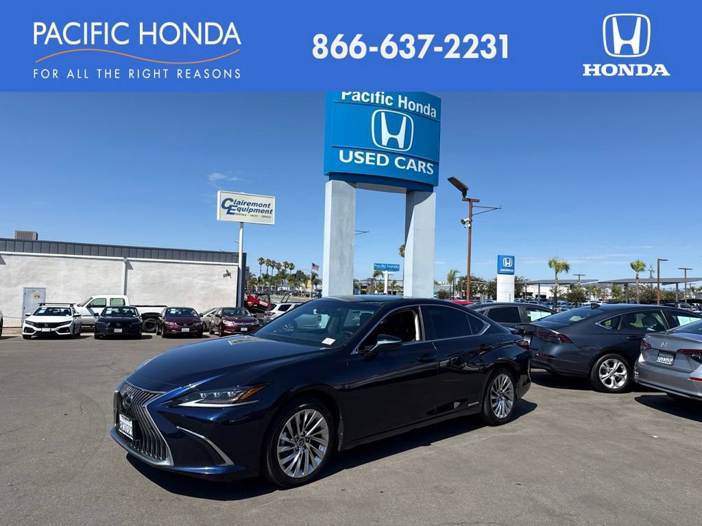 Used 2021 Lexus ES 300h w/ Accessory Package