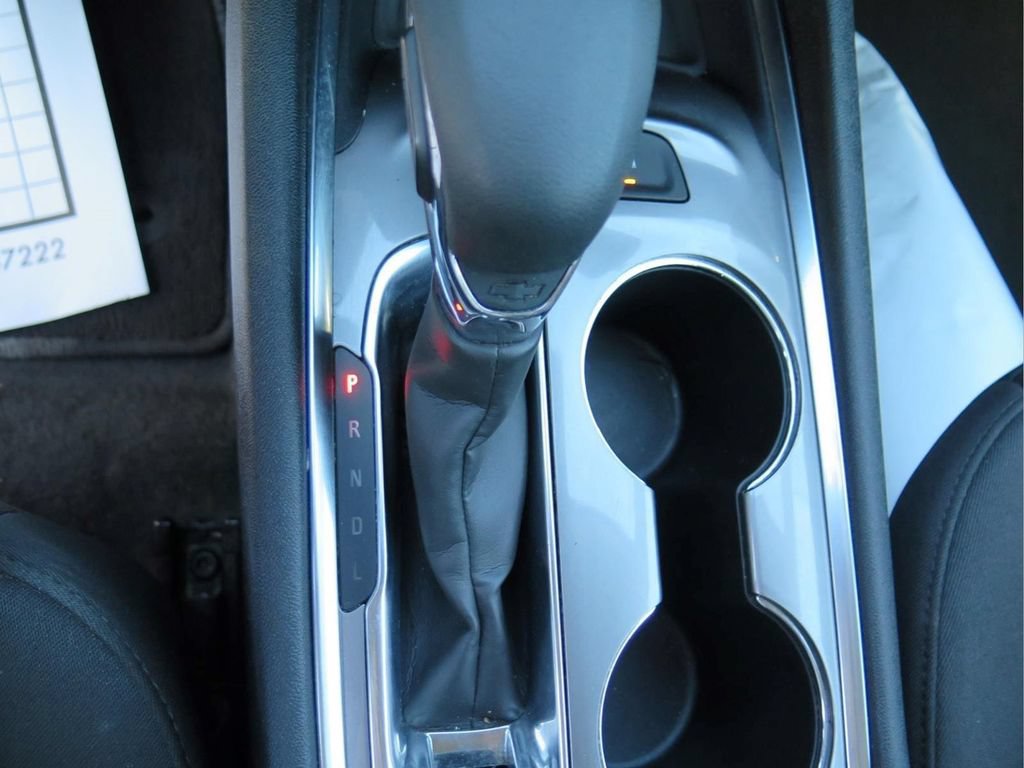 Used 2025 Chevrolet Malibu LT FWD image 14