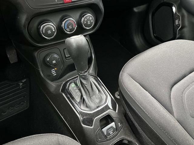Used 2017 Jeep Renegade Altitude AWD/4WD image 24
