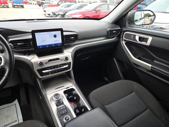 Used 2022 Ford Explorer XLT image 28