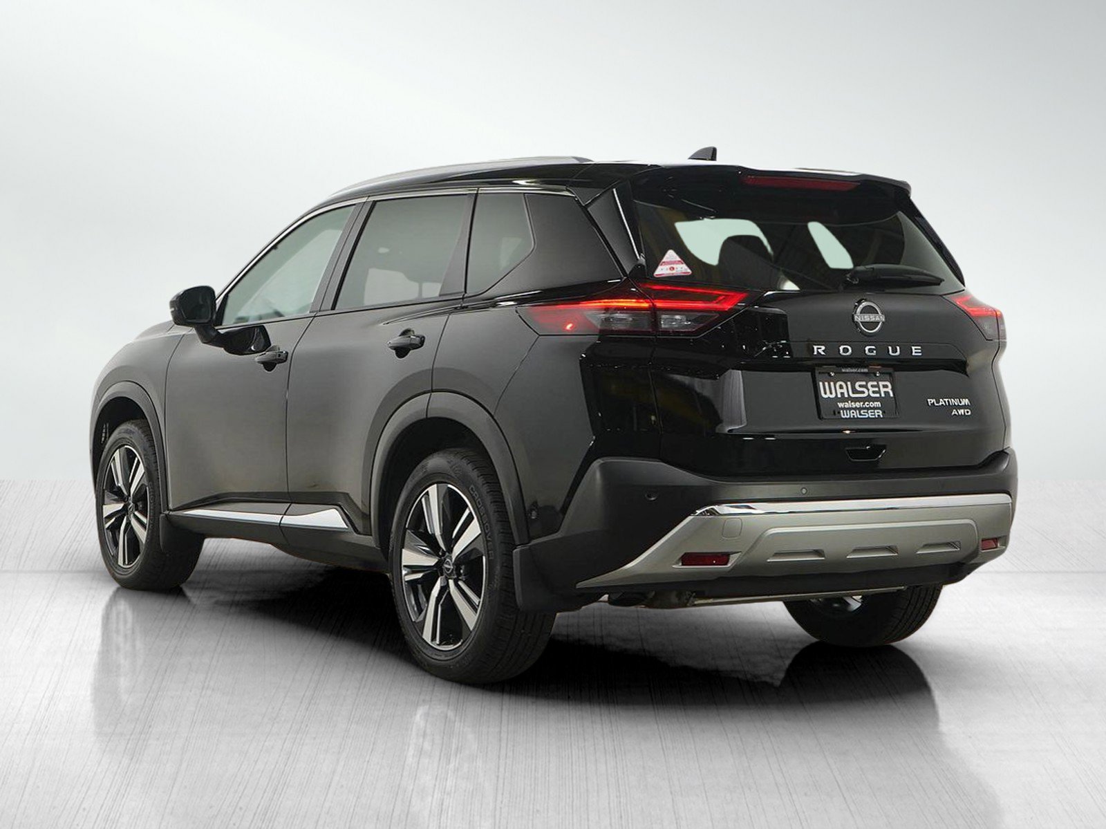 Used 2023 Nissan Rogue Platinum image 4