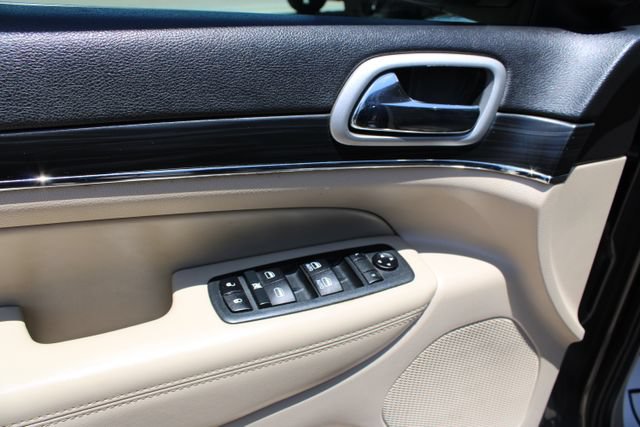 Used 2020 Jeep Grand Cherokee Limited RWD image 11