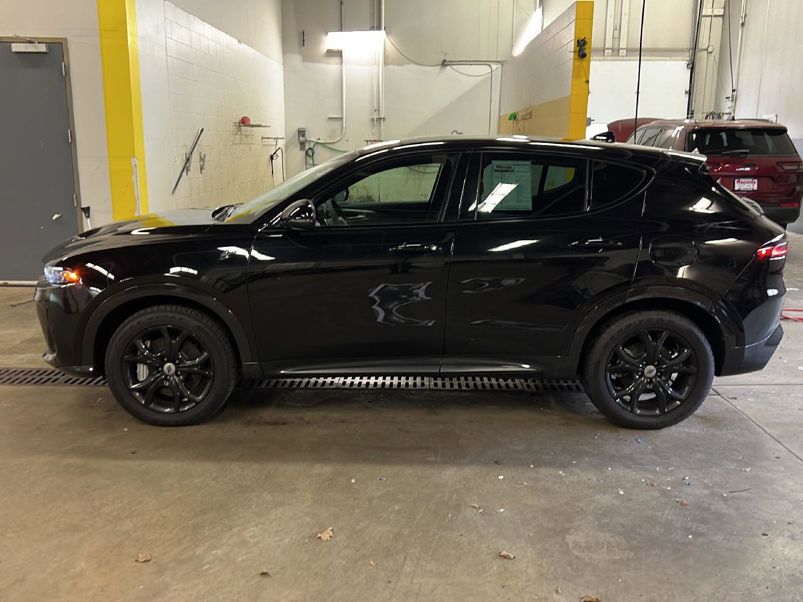 Used 2024 Dodge Hornet R/T w/ R/T Blacktop Package image 4