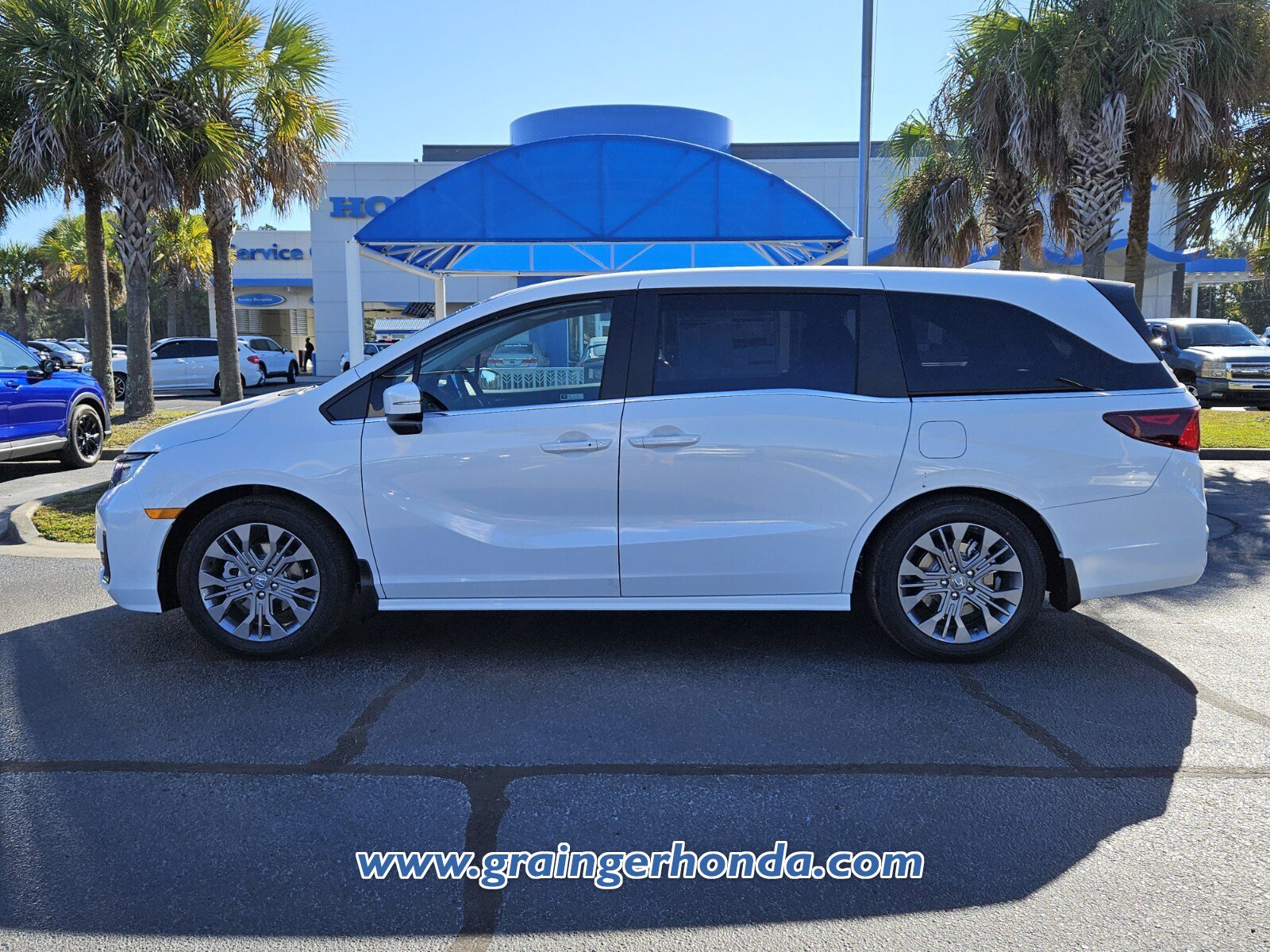 New 2026 Honda Odyssey Touring image 2