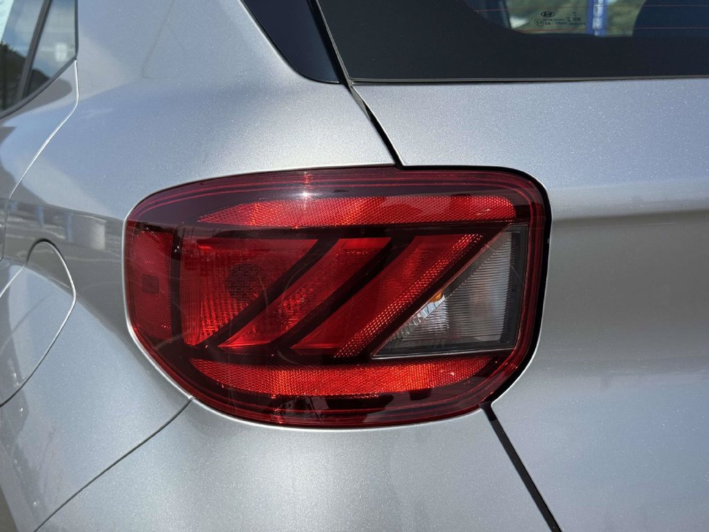 Used 2023 Hyundai Venue SEL FWD image 11