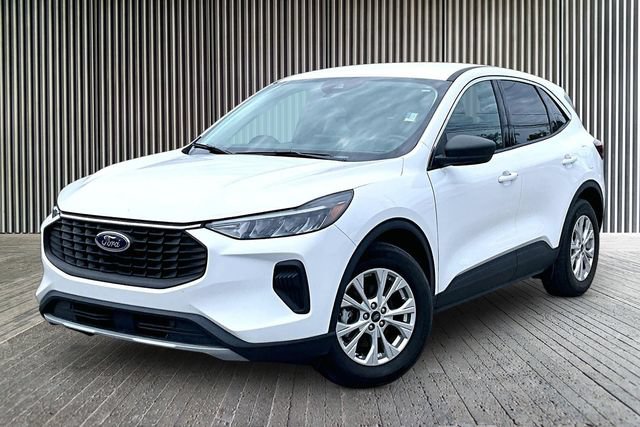Used 2023 Ford Escape Active w/ Cold Weather Package FWD image 1