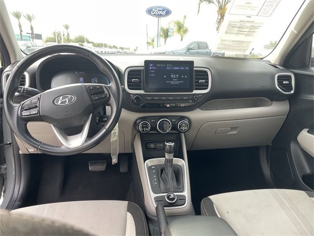 Used 2023 Hyundai Venue SEL image 18