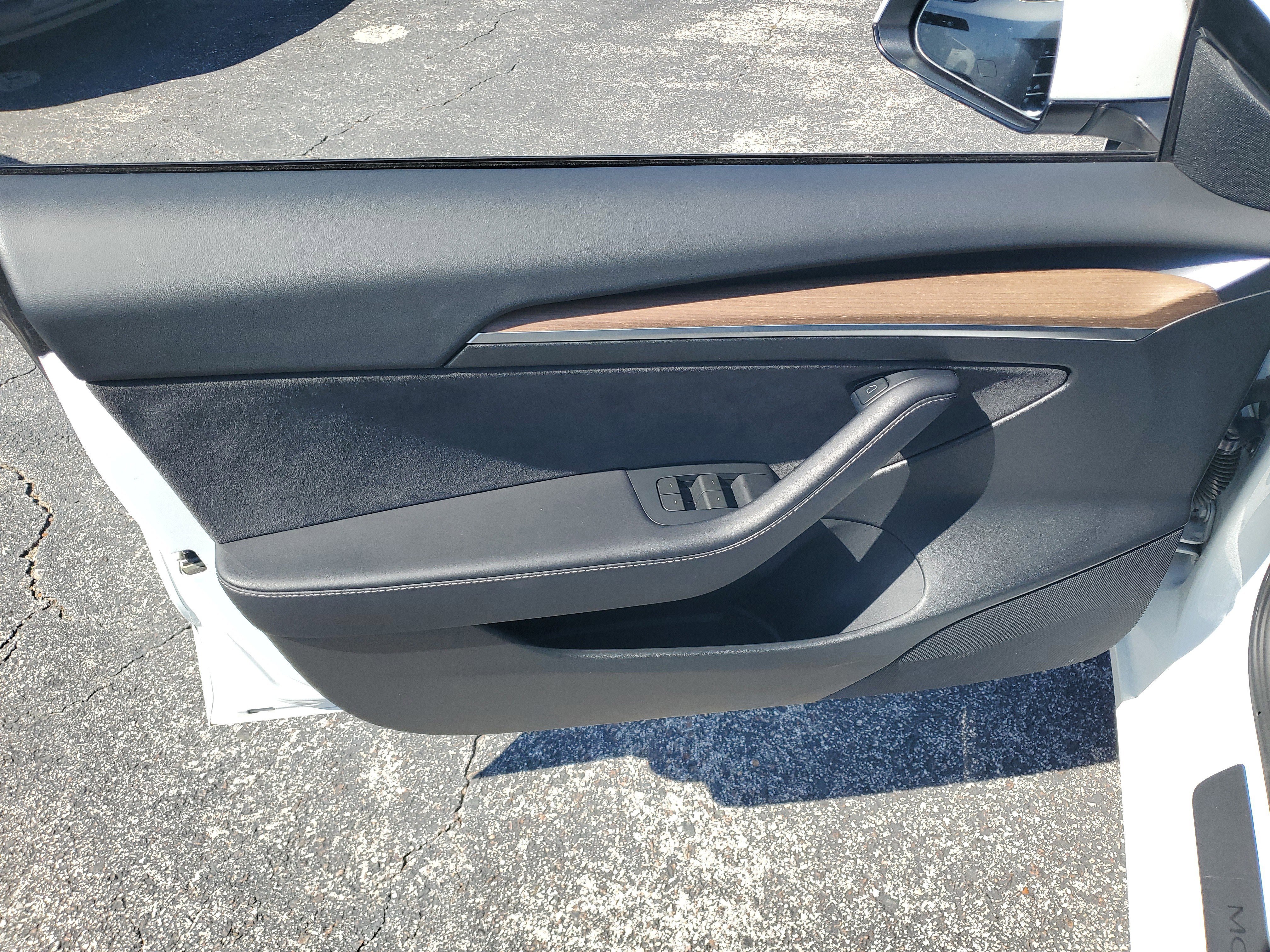 Used 2023 Tesla Model 3 Standard Range image 10