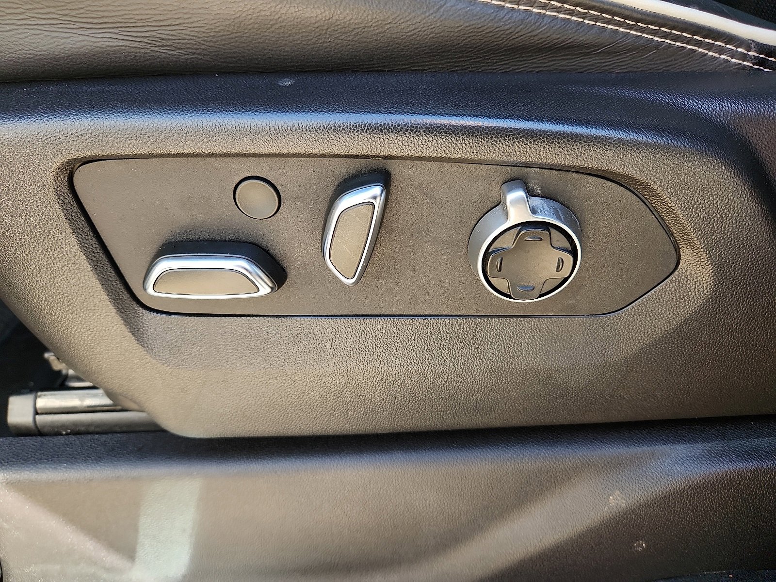 Used 2024 GMC Sierra 1500 AT4X image 14