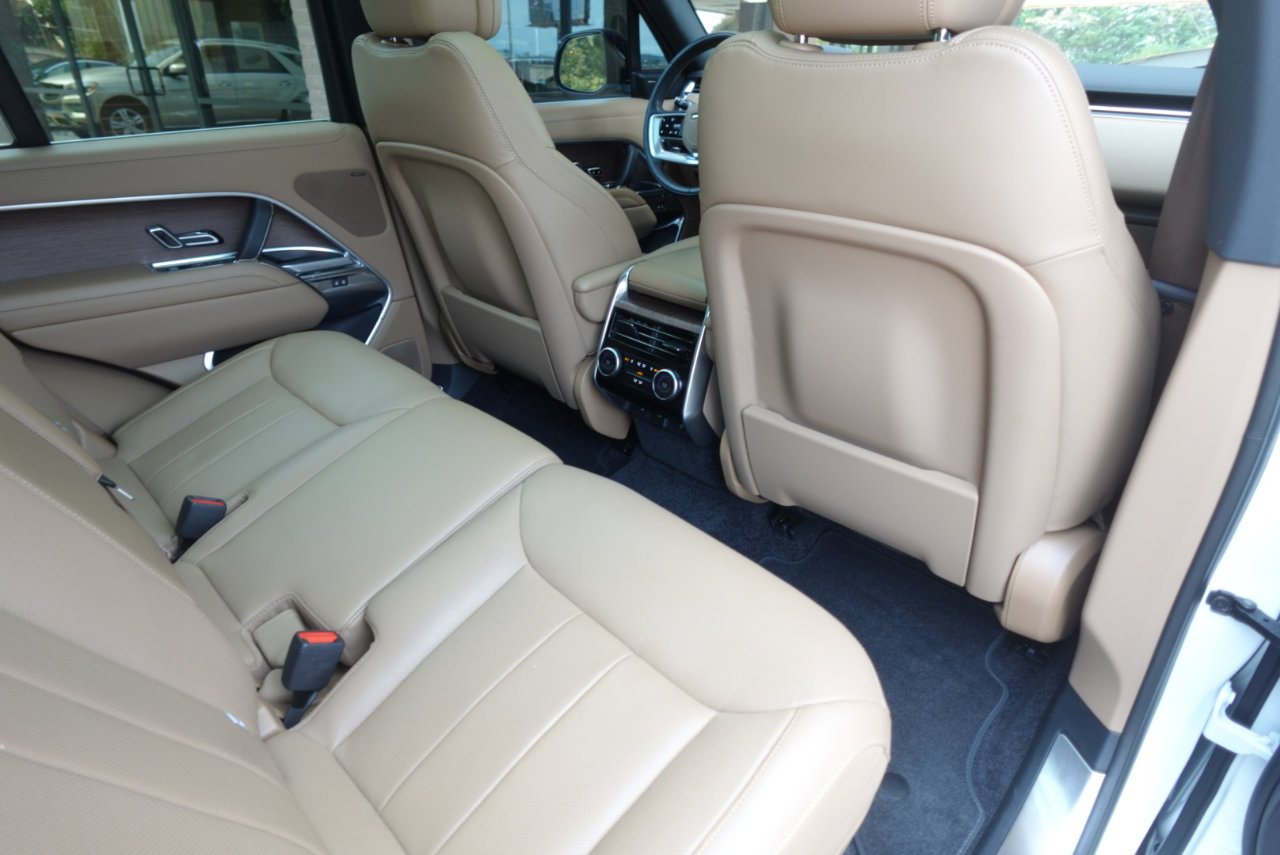 Used 2023 Land Rover Range Rover SE image 10