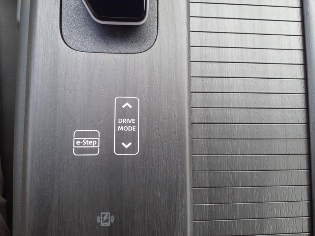 New 2025 Nissan Ariya AWD image 27