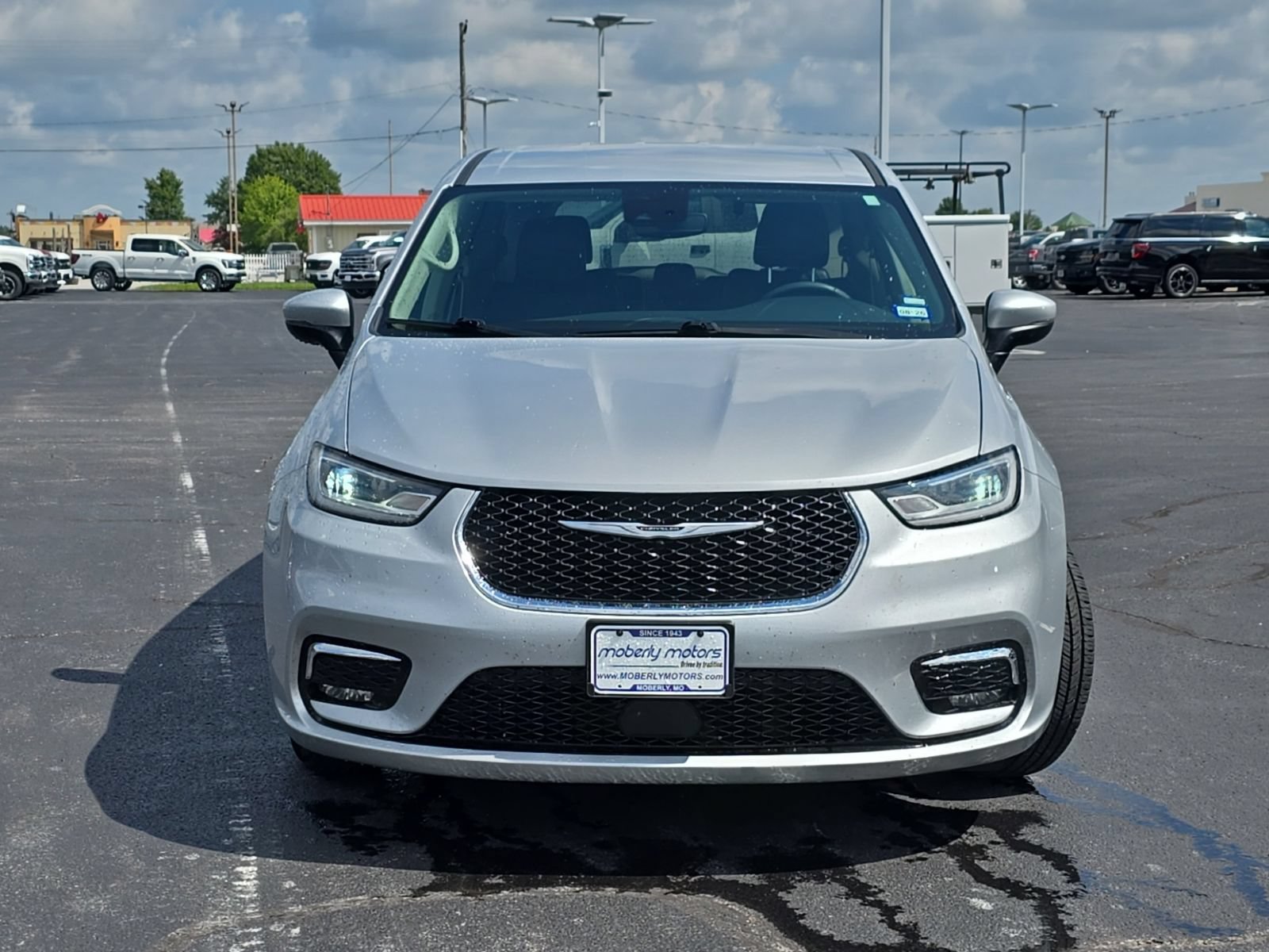 Used 2023 Chrysler Pacifica Touring-L FWD image 55