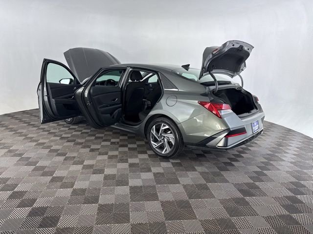 Certified 2025 Hyundai Elantra SEL image 21