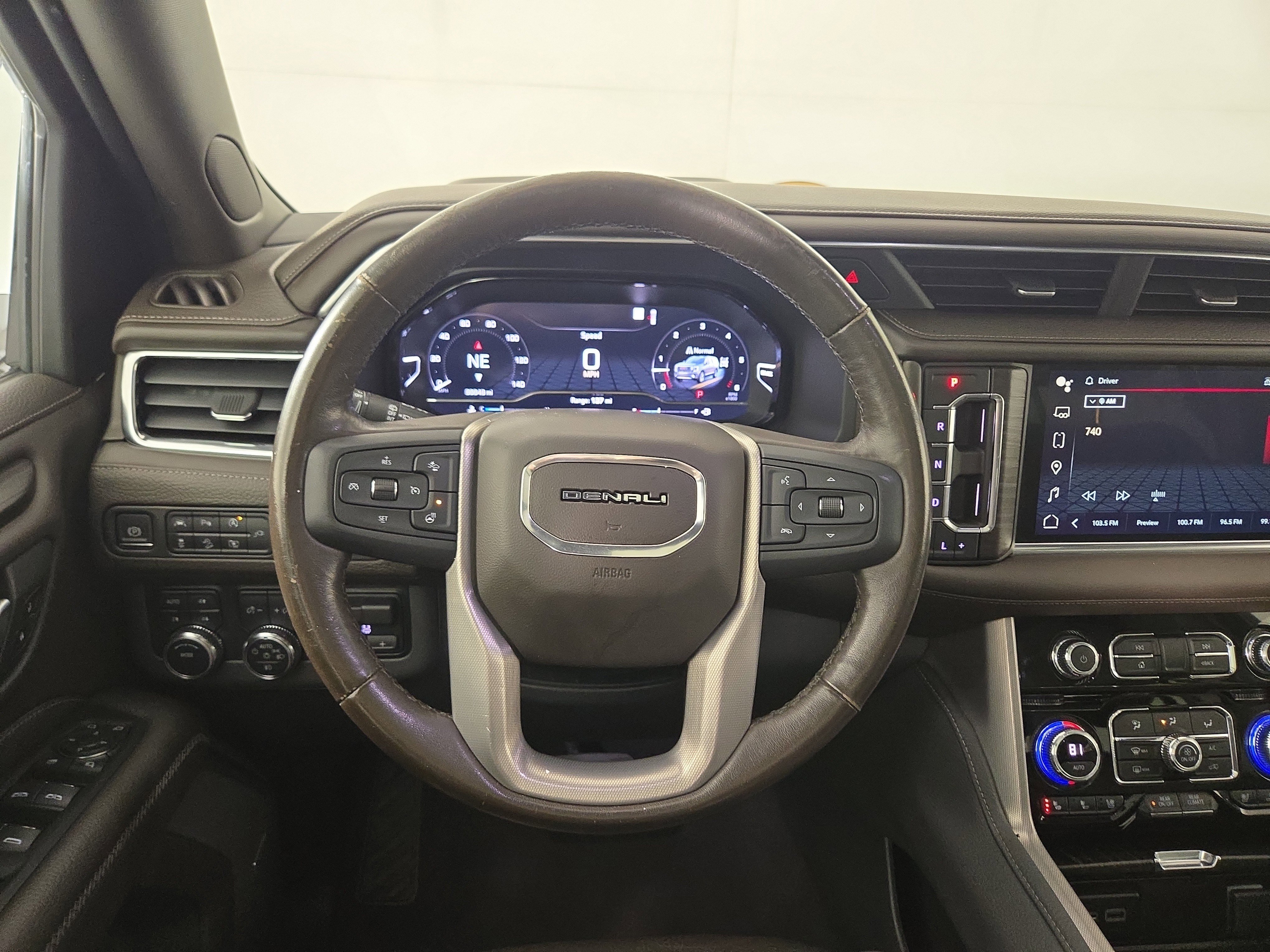 Used 2022 GMC Yukon XL Denali w/ Denali Premium Package image 15