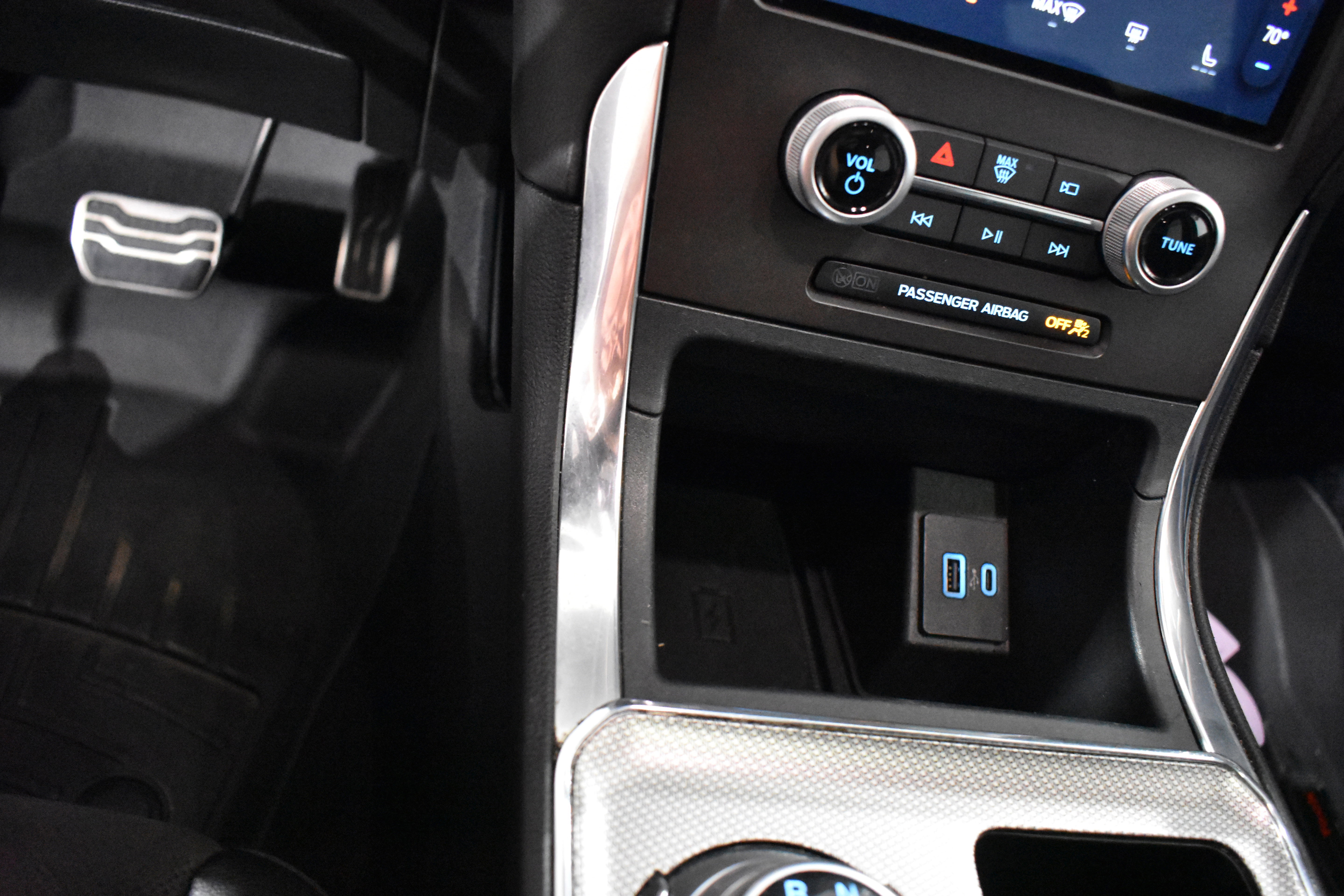 Used 2021 Ford Edge ST w/ Equipment Group 401A image 23