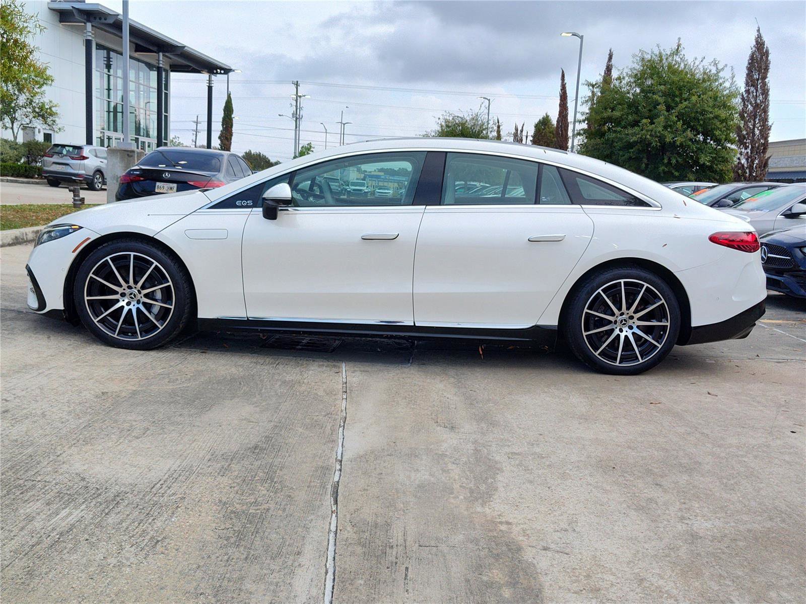 New 2022 Mercedes-Benz EQS 580 4MATIC Sedan image 3