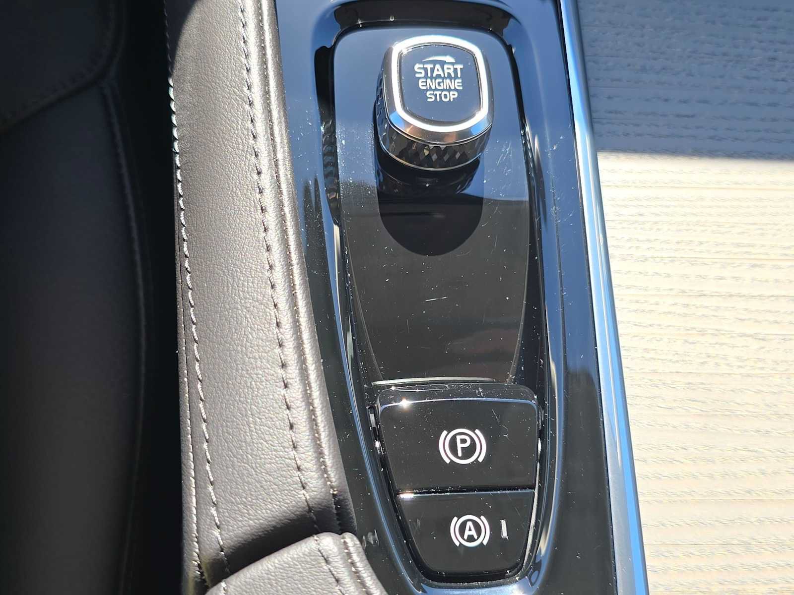 Used 2025 Volvo S90 B6 Plus w/ Protection Package Premier AWD/4WD image 31