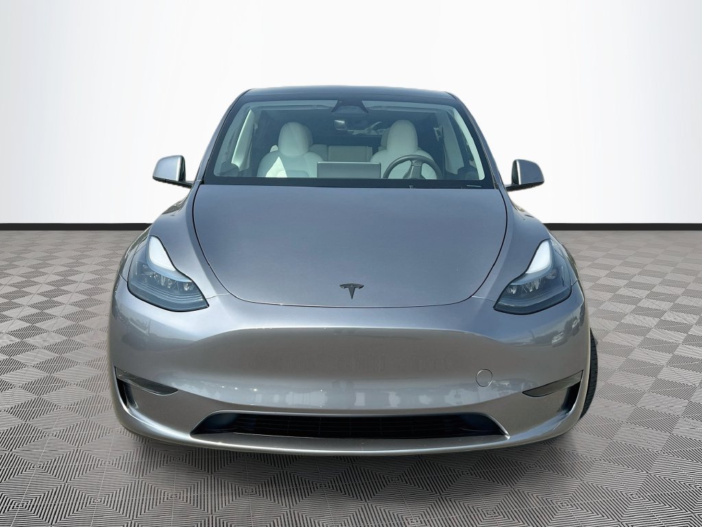 Used 2025 Tesla Model Y Long Range RWD image 2