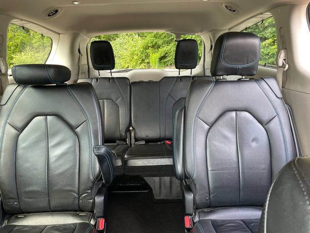 Used 2021 Chrysler Pacifica Touring-L FWD image 38