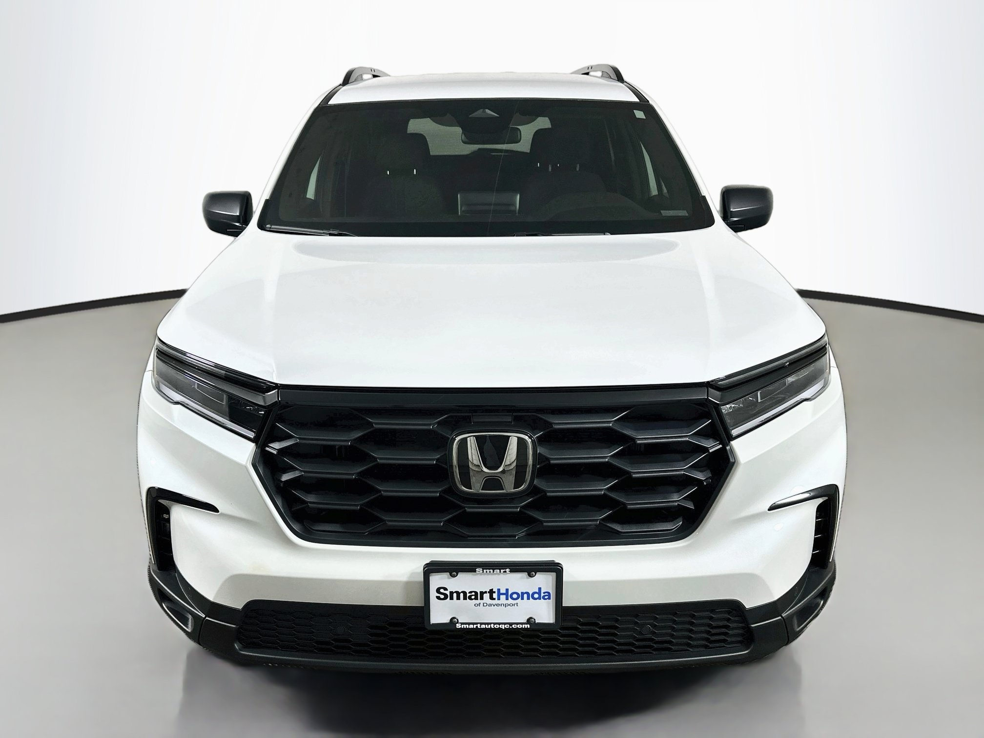 Used 2025 Honda Pilot Sport image 2