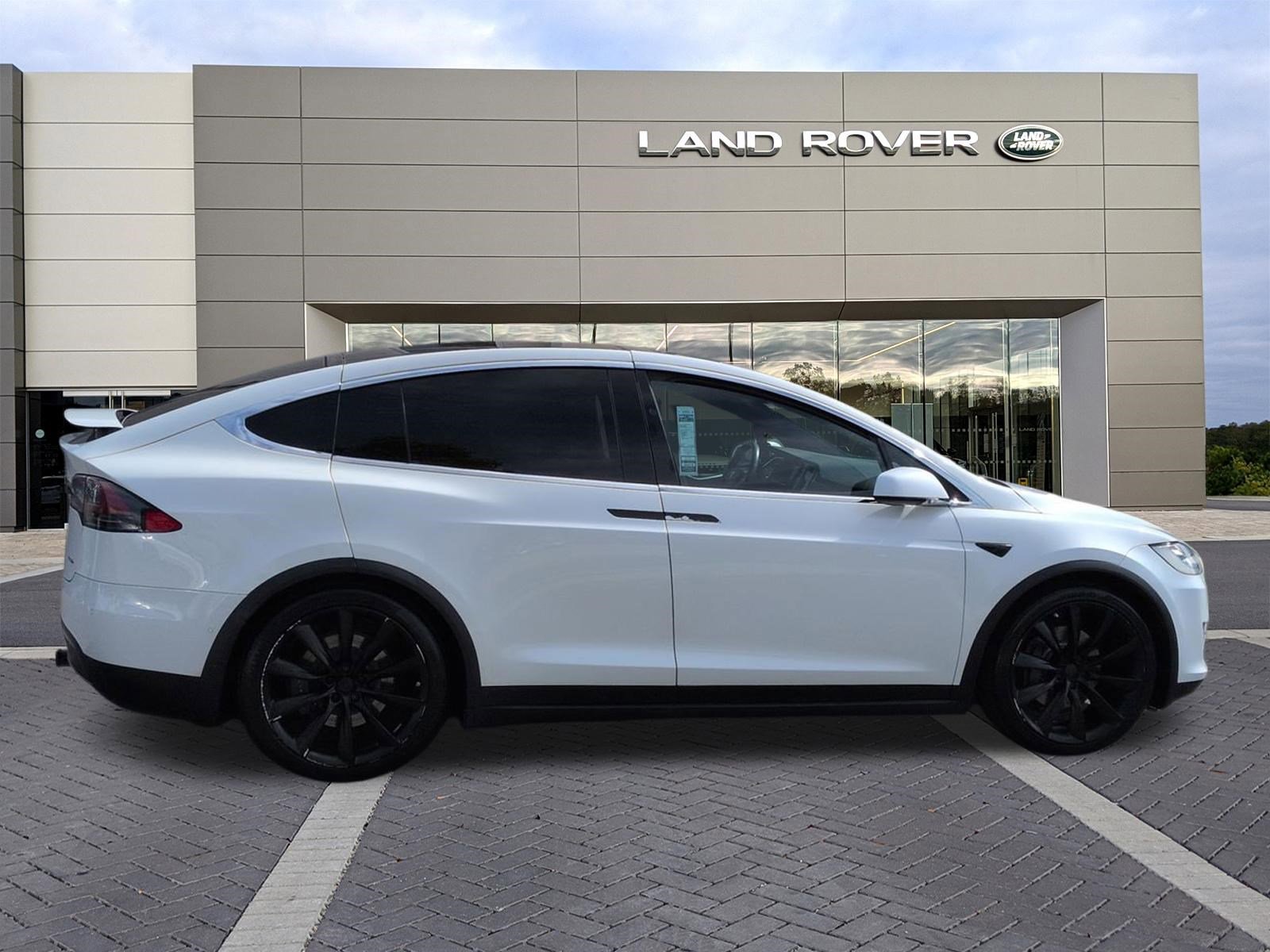 Used 2017 Tesla Model X 75D image 4