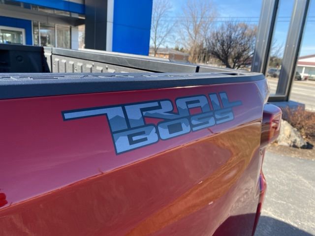 Used 2025 Chevrolet Silverado 1500 LT Trail Boss w/ Dark Appearance Package image 15